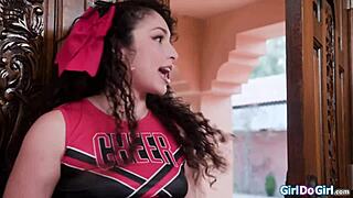 petite cheerleaders get dirty 👯‍♀️😈🍑