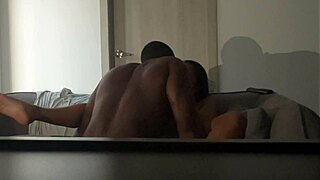 they eat my pussy till orgasm amateur couple!