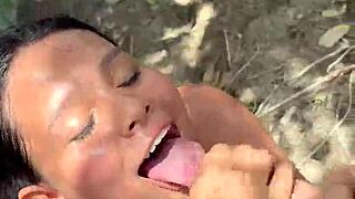 Girlfriend gives hot outdoor blowjob caught by torbe colombian cutie