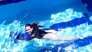 Jessica Bunny latex doll submerged in wet pussy pool play?