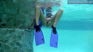 Minnie Manga Sucks Dildo Deep Underwater in Bikini