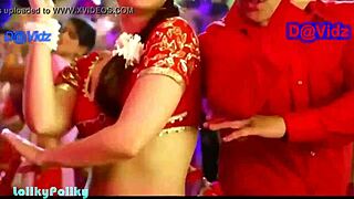 kareena mesmerizes fans with her hottest indian milf navel display in revealing outfit