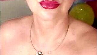 Sexy Chubby Stepmom Masturbates Like a Hot Mature Bitch!