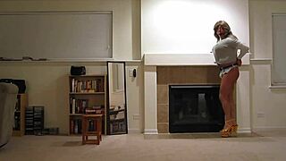 Rachel St Clair's Handcuffed Ass Bound in BDSM Booty Tease Show