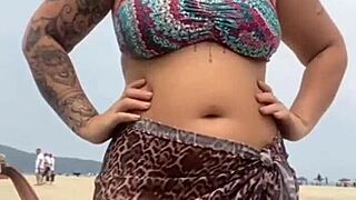 got naked on the beach he got hard i grabbed his cock quick 😏🏖️