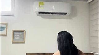 le doy buena compania a mi hermanastro hasta que cabalga en su rica polla