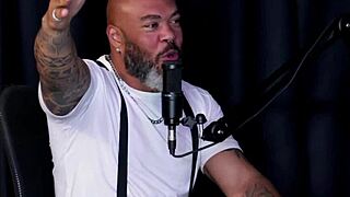 her tiny things turn me on model shares tips sells content sweet karolzinha