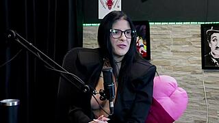 Morena Leticia Braga demos sloppy blowjob after faking orgasmo and triple kiss on sheer red!