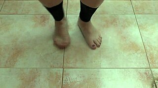 hey, those sexy feet dancers got me stroking hard...