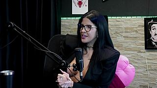 Morena Leticia Braga demos sloppy blowjob after faking orgasmo and triple kiss on sheer red!