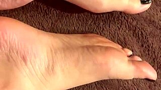 cute feet tease in solo footjob fetish show