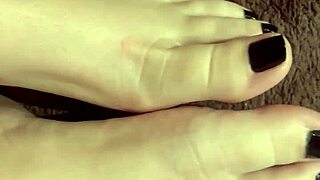 cute feet tease in solo footjob fetish show