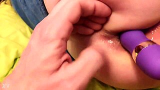 stickin this vibrator right up my ass feels wild