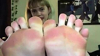 convinced my english teacher to send her feet vid 😏