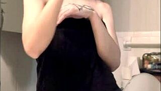 Scarlett foxx milf tattoos shine in naked post-shower self-care.