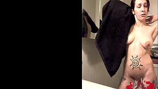 Scarlett foxx milf tattoos shine in naked post-shower self-care.