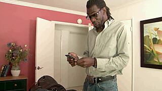 julie cash's horny black stepdad can't resist 😈🍑💦