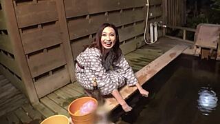爆乳子持ちグラビアアイドル gets fucked in ryokan bath with huge natural tits