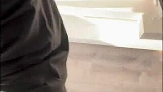 mi vecino gordo me folla el culo grande en casa calientito