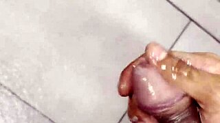 masturbating hard in gym bathroom first time 😩💦🔥