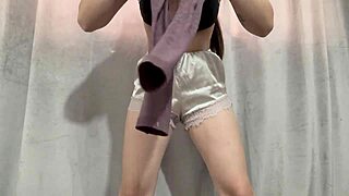 wanna watch me finger my fat ebony belly in gym shorts and medical gloves?