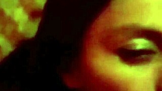 ¡ME FOLLO AL TÍO DE MI MARIDO MIENTRAS ÉL LIMPIA LA PLAZA!