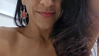 COME PLAY WITH ME I LOVE FLASHING AND CUMMING HARD FOR YOU!