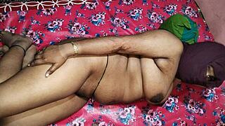 bete ki game ke bahane maa ne lund chusa girlfriend style 😏🎮🍆