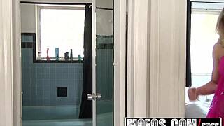 WOW! MIA MALKOVA'S CRAZY BUBBLE BUTT FREAK ANAL CUMSHOT!