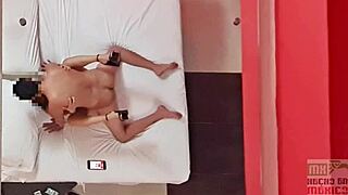 Cámara escondida POV techo cuckold esposa regia follando marido