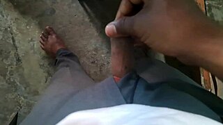 DESI GIRLFRIEND SUCKS BOYFRIEND HARD IN BATHROOM!