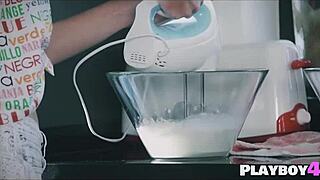 i kiss finger hot girls steamy kitchen session