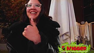 stunning latina babybell's killer ass fucks black glovo delivery guy