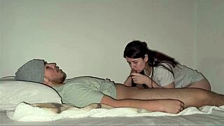 tu compa de uni vino a mi cuarto pa tarea otra vez... y follamos??