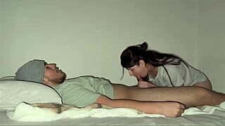 tu compa de uni vino a mi cuarto pa tarea otra vez... y follamos??