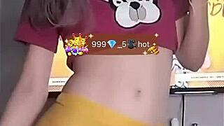 novinha shows off tight cameltoe live on bigo