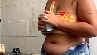 girl unzips on live flashing her big pussy craving cock