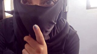 Arab milf in niqab squirts hard on cam rough pussy play