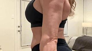 muscle flexing for all you fans 💪😍