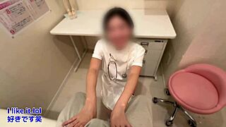 【病室で看護師と患者のセックス】看護師さん、患者のチンポ手コキして中出ししちゃう？