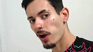 fui visitar meu amigo e peguei ele com a esposa dele chupando pau