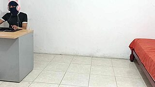 stepsis got me so horny i jerked off watching her ass shake 🍆💦