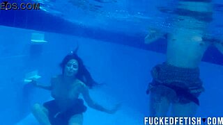 Yessica bunny and helen star scissor wet pussies poolside orgasm frenzy