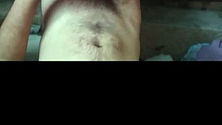 Madura BENT OVER toma DOGGYSTYLE creampie en nalgas POV