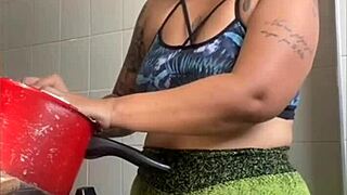 Casada flashes swollen pussy while cooking online videos