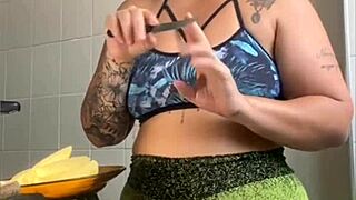 Casada flashes swollen pussy while cooking online videos