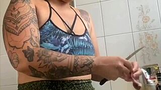 Casada flashes swollen pussy while cooking online videos