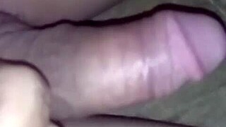 🤤 venezuelan dude strokes his cock so good 😍🔥