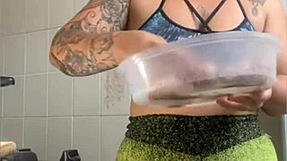 Casada flashes swollen pussy while cooking online videos