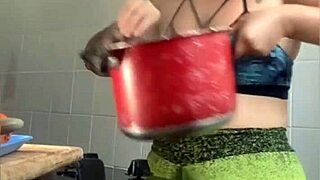 Casada flashes swollen pussy while cooking online videos